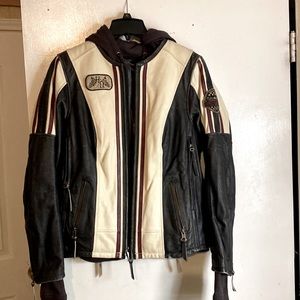 Worn once Large ladies Harely Davidson leather double lined jacket.